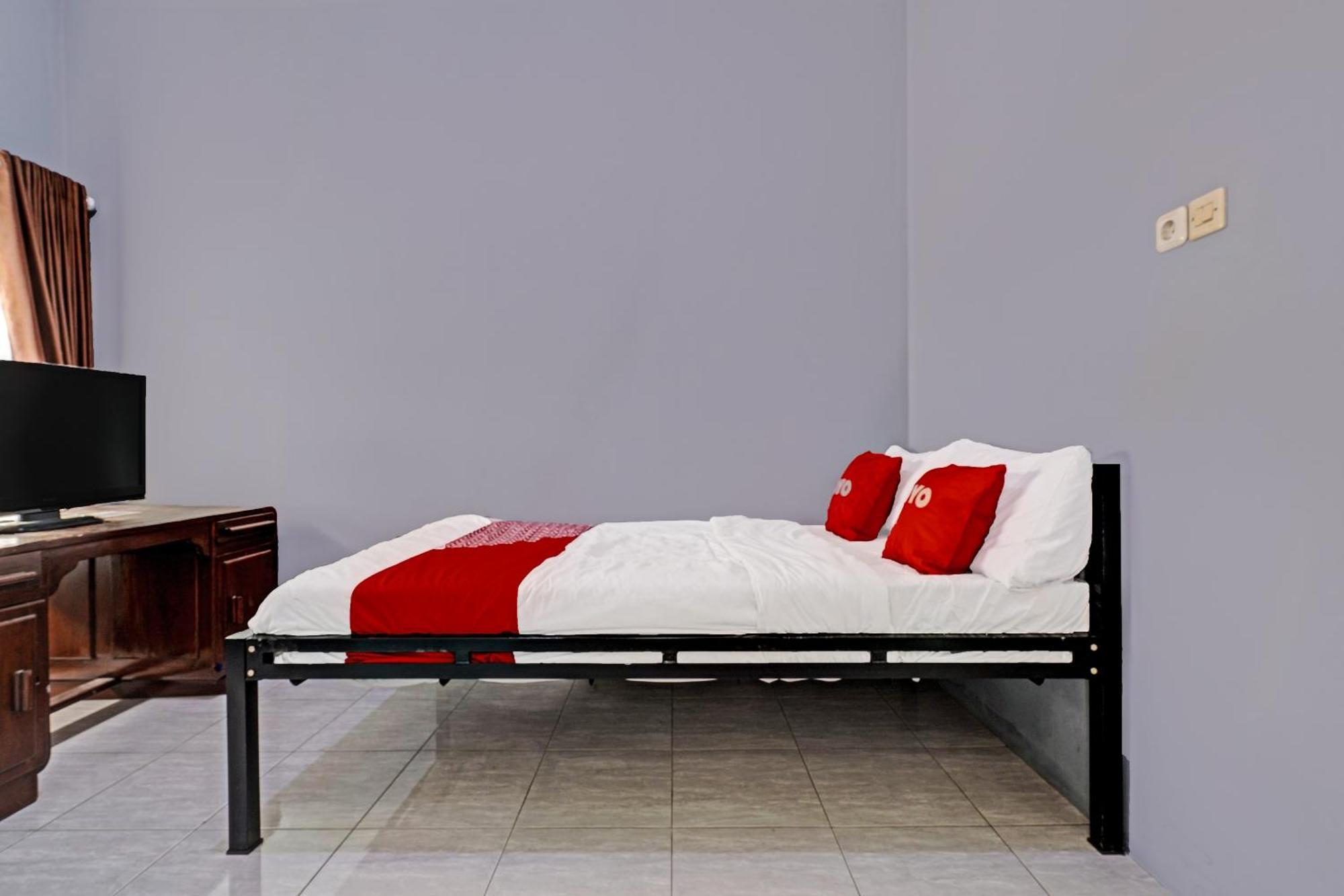 Lebakwangi Oyo Life 91592 Aaliya Guest House Syariah מראה חיצוני תמונה